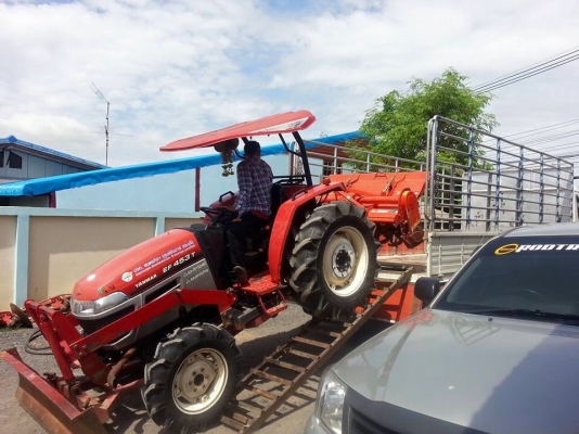 ยันร์ม่า EF453T 4 WD 2 เพลา ตัวรถพร้อมใบมีดดันหน้า เดิมๆ แน่นๆ