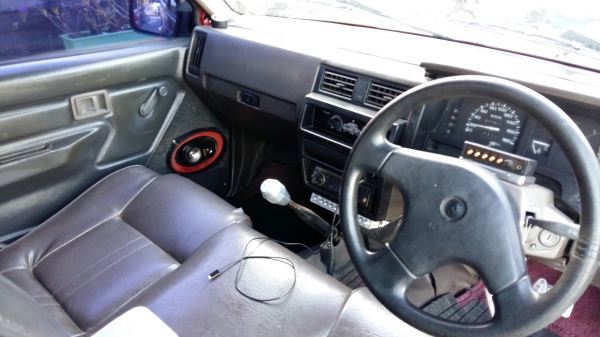 นิสสัน บิ๊กเอ็ม ทะเบียนเต็ม หมด มีค.59  เครื่องเบนซิน 1800 สีใหม่เพิ่งเสร็จ เงาแว๊ป หน้าปัดทุกอย่างใช้งานได้ครบปกติ เครื่องเสียง มีเพาเวอร์แอม์ + ซับ 10 นิ้วฟังปกติเลย แอร์ใหม่ คาร์บูใหม่ ปั๊มติ๊กใหม่ เครื่องเดินนิ่ม ช่วงล่างใหม่แน่นๆพร้อมแหนบบรรทุก