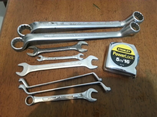 ประแจ+เข็มขัดรัดท่อ+พุกพร้อมน๊อต+ตลับเมตร