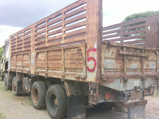 ขายกระบะคอกกำลังจะยกลงจากรถครับพร้อมใช้ยกใส่ได้เลยครับ