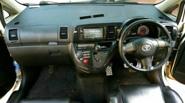 Toyota Wish ปี06   เครื่อง2.0  ออโต้    แก๊สLPG  ล้อแม็กยางใหม่