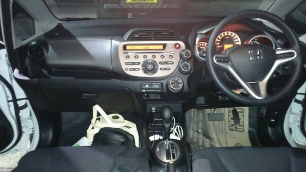 Honda Jazz ปี13    ออโต้   ตัวTOP  มัลติ