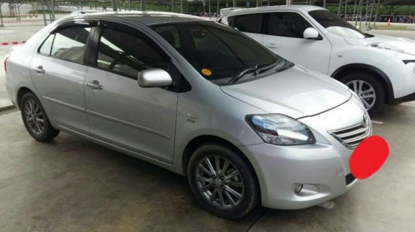 Toyota Vios ปี12    เกียร์ธรรมดา  ตัวE