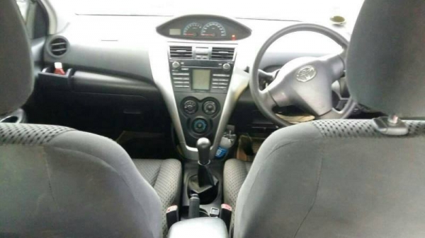 Toyota Vios ปี12    เกียร์ธรรมดา  ตัวE