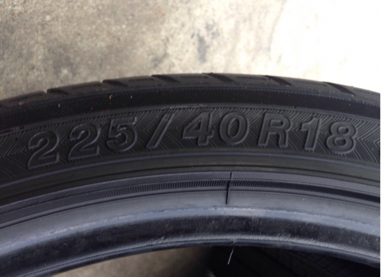 ยาง Yokohama 225 40 18 ปลายปี10 ดอกเยอะ สภาพสวยไม่มีกินข้าง ยาง Yokohama 225 40 18 ปลายปี10 ดอกเยอะ สภาพสวยไม่มีกินข้าง