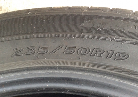 ยาง Hankook 235 40 19 สิ้นปี13 ดอกเต็ม ไมกินข้าง ไม่มีปะ ใช้ยาวๆ ยาง Hankook 235 40 19 สิ้นปี13 ดอกเต็ม ไมกินข้าง ไม่มีปะ ใช้ยาวๆ