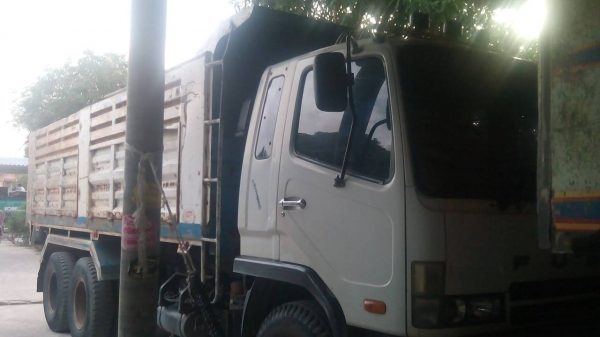 ขายด่วนรถสิบล้อดั้มหลงM6เครือง260แรงม้าปี49รถสวยเดิม