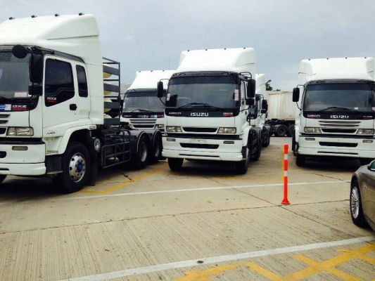 ขายด่วนครับ หัวลาก ISUZU DECA 320 ปี 48  รถสวยครับ พร้อมใช้งาน รวม 4 คัน