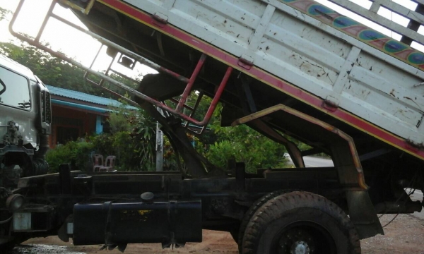 ขาย 6ล้อ Hinoดั้ม ยาง1000 . 20 เครื่อง 215 แรง ปี51