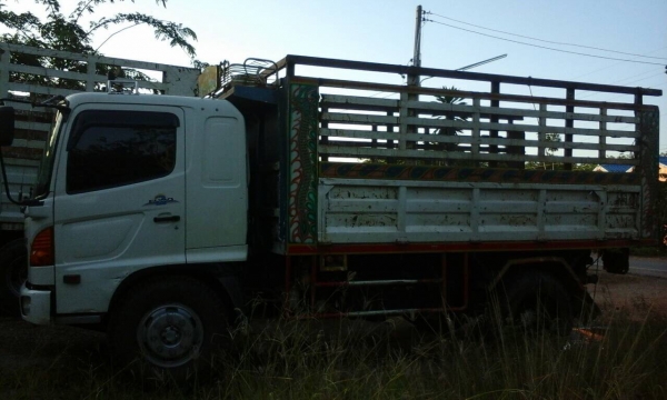 ขาย 6ล้อ Hinoดั้ม ยาง1000 . 20 เครื่อง 215 แรง ปี51