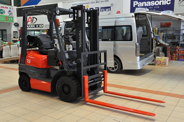 ขายรถโฟล์คลิฟท์มือสอง TOYOTA รุ่น 6FG15 ราคา 195,000 บาท นำเข้าจากประเทศญี่ปุ่น 100\% ไม่เคยใช้งานในไทย ขายรถโฟล์คลิฟท์มือสอง TOYOTA รุ่น 6FG15 ราคา 195,000 บาท นำเข้าจากประเทศญี่ปุ่น 100\% ไม่เคยใช้งานในไทย