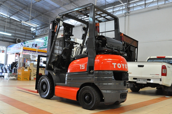 ขายรถโฟล์คลิฟท์มือสอง TOYOTA รุ่น 6FG15 ราคา 195,000 บาท นำเข้าจากประเทศญี่ปุ่น 100\% ไม่เคยใช้งานในไทย ขายรถโฟล์คลิฟท์มือสอง TOYOTA รุ่น 6FG15 ราคา 195,000 บาท นำเข้าจากประเทศญี่ปุ่น 100\% ไม่เคยใช้งานในไทย