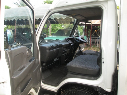 ISUZU NKR 69 E หัวการ์ตูน ตู้แห้งประตู 6บาน ป้ายเล็กไม่ติดเวลา