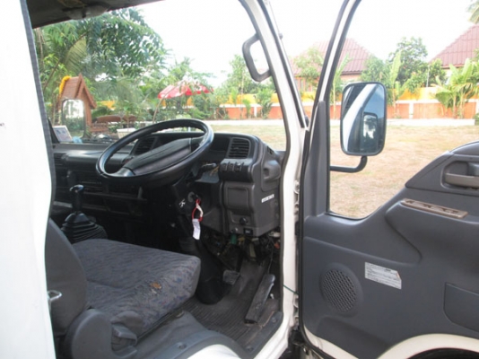 ISUZU NKR 69 E หัวการ์ตูน ตู้แห้งประตู 6บาน ป้ายเล็กไม่ติดเวลา