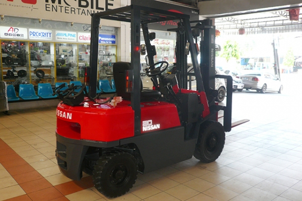 ขายรถโฟล์คลิฟท์มือสอง NISSAN รุ่น PJ02 ราคา 175,000 บาทนำเข้าจากประเทศญี่ปุ่น 100\% ไม่เคยใช้งานในประเทศไทย