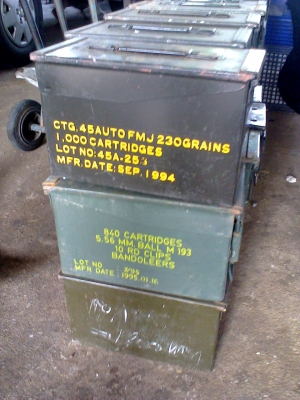 กล่องใส่เครื่องมือสภาพสวยๆครับดังเดิมครับกันน้ำได้ครับเป็นกล่องกระสุนครับไว้ใส่เครื่องมือช่างครับราคานี้น่าเก็บครับ