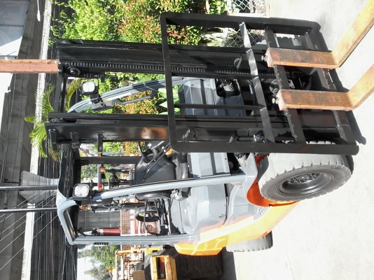 ขายรถยกฟอล์คลิฟต์รุ่นใหม่ล่าสุดขนาด 2 ตัน TOYOTA-8FG20 ระบบเกียร์ AUTO ราคาพิเศษ 220,000 บาท