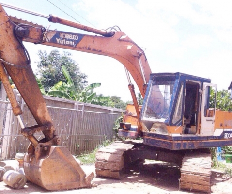 KOBELCO K904 รถบอดี้สวยเดิมๆพร้อมทำงานได้เลยครับ มีเอกสารใบอินวอยครบพร้อม เครื่องยนต์เดิมๆ 6D14 ปั๊มนิ้วสภาพดีแรงดีทำงานได้เร็วใช้งานคล่อง ภายในเก๋งสะอาดดีไม่เลอะ คอนโทรลง่าย ภายนอกบูมอาร์มสวย ช่วงล่างแน่น เฟลมไม่ผุ โรลเลอร์โซ่ใบแทรกสภาพดีประมาณ 60\% พร้อม