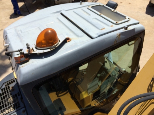 ถึงไทยแล้วครับ PC138US-2E1-6825-YR2006-5772 ชม. จากญี่ปุ่น ขายไม่แพงครับ