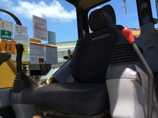 ถึงไทยแล้วครับ PC138US-2E1-6825-YR2006-5772 ชม. จากญี่ปุ่น ขายไม่แพงครับ