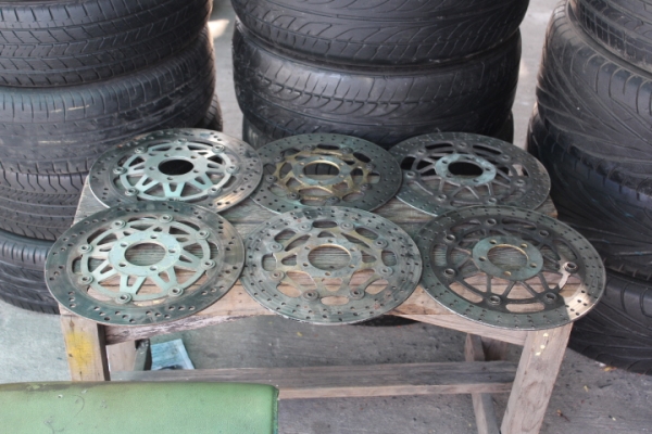 ..ขายจานเบรคนอกยังไม่เคยใช้ในไทยครับ ของมอไซค์ใหญ่ครับ ..ขายจานเบรคนอกยังไม่เคยใช้ในไทยครับ ของมอไซค์ใหญ่ครับ