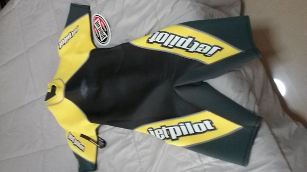 wet suit jet pilot ช่วยปรับอุณภูมิร่างกาย เวลาตกน้ำ ไม่หนาว