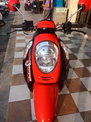 Honda Scoopy i โฉมใหม่ล่าสุด สีดำ แดง ลาย ACTIVE BOY รถสวยมาก เล่มทะเบียนพร้อม