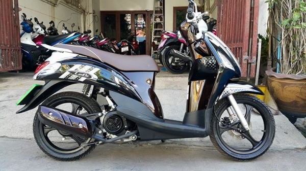 รถ 1 เดือน Suzuki Let 2015  มีป้ายแดงครับ