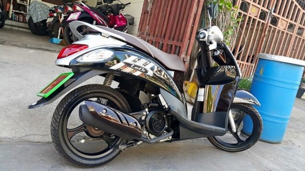 รถ 1 เดือน Suzuki Let 2015  มีป้ายแดงครับ