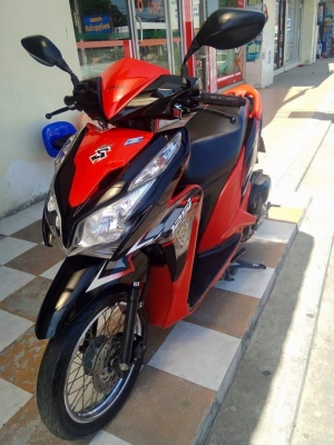 Click 125 i ปี 2556 สีดำแดง ลาย Street รถสวยวิ๊ง สวยนางฟ้ามากๆ คุ้มค่าประหยัดน้ำมัน