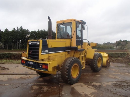 ขาย KOMATSU WA200-1 นำเข้าจากญี่ปุ่น 090-986-2521 อ๊อบ