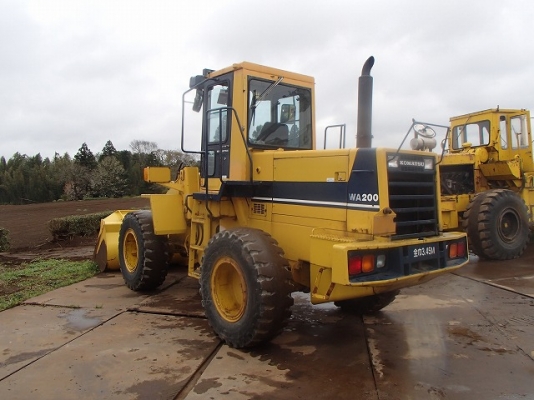 ขาย KOMATSU WA200-1 นำเข้าจากญี่ปุ่น 090-986-2521 อ๊อบ