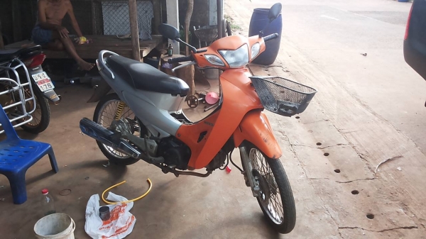 **16,000 บ.ต่อรอง/// HONDA WAVE 125R กุญแจใหญ่ **ขาย มอเตอร์ไซค์ HONDA WAVE 125 cc.พร้อมใช้ HONDA WAVE 125 R ส้มขาว กุญแจใหญ่ ปี49 เครื่องเดิมเกียร์เดิม เครื่องยนต์ 4จังกวะ125 cc.4เกียร์วน เครื่องดี แน่น แรงดี ประหยัดครับ เกียร์ดี เข้าง่าย ครบทุกเกียร์ คร **16,000 บ.ต่อรอง/// HONDA WAVE 125R กุญแจใหญ่ **ขาย มอเตอร์ไซค์ HONDA WAVE 125 cc.พร้อมใช้ HONDA WAVE 125 R ส้มขาว กุญแจใหญ่ ปี49 เครื่องเดิมเกียร์เดิม เครื่องยนต์ 4จังกวะ125 cc.4เกียร์วน เครื่องดี แน่น แรงดี ประหยัดครับ เกียร์ดี เข้าง่าย ครบทุกเกียร์ คร