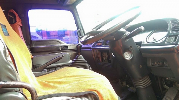 ุ6ล้อเดกก้า 195 แรง ตู้ 10บาน ยาว 7.20 รถเดิมๆสวยครับ พร้อมใช้งาน ขายตามสภาพ