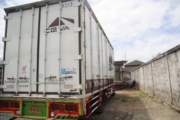 6ล้อ เดกก้าเครื่อง 195 แรง ตู้ 10 บาน ยาว7.20 รถสวยมากเดิมๆพร้อมใช้งาน