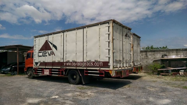 6ล้อ เดกก้าเครื่อง 195 แรง ตู้ 10 บาน ยาว7.20 รถสวยมากเดิมๆพร้อมใช้งาน