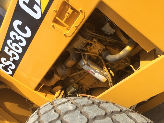 ขายรถบดถนน CATERPILLAR CS563C ตู้เก๋ง 950000 บาท