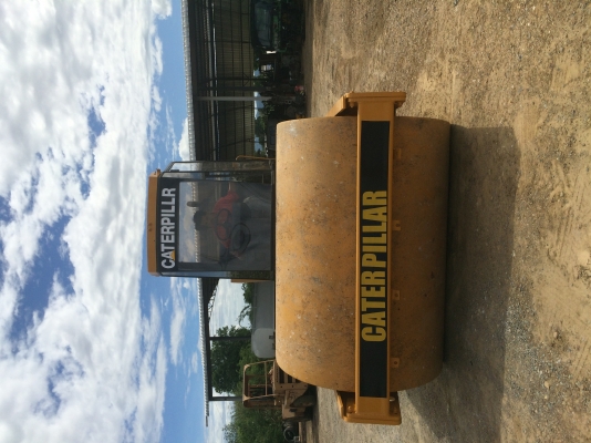 ขายรถบดถนน CATERPILLAR CS563C ตู้เก๋ง 950000 บาท