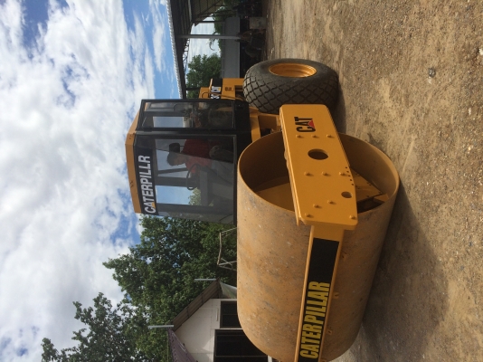 ขายรถบดถนน CATERPILLAR CS563C ตู้เก๋ง 950000 บาท