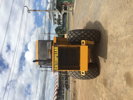 ขายรถบดถนน CATERPILLAR CS563C ตู้เก๋ง 950000 บาท