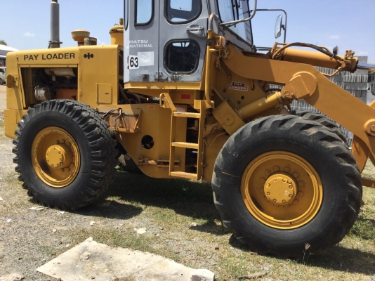 ขายรถตักkomatsu jh63เอวอ่อน