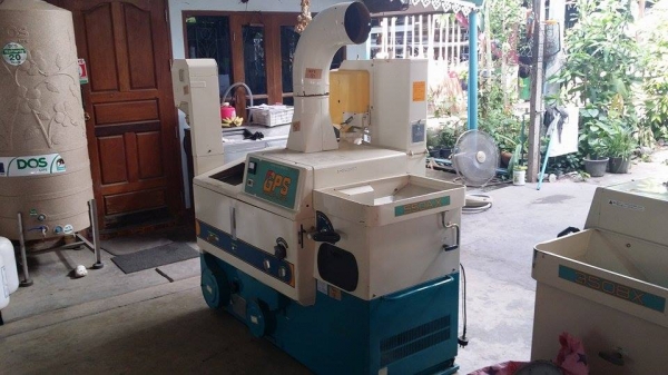 เครื่องสีข้าวกล้องเก่าญี่ปุ่น  SATAKE  รุ่น GPS 550AX สภาพสวย เครื่องพร้อมใช้งาน  ไม่เคยใช้งานในไทย