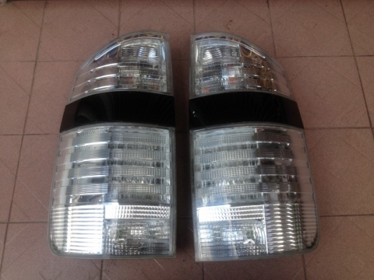 ไฟท้าย TOYOTA VOXY ปี 02ถึง08 ของเก่าญี่ปุ่นสภาพสวย