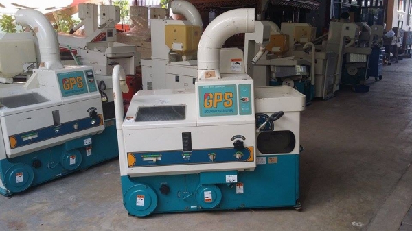 เครื่องสีข้าวกล้องเก่าญี่ปุ่น  SATAKE  รุ่น GPS 350A (1)  สภาพสวย เครื่องพร้อมใช้งาน  ไม่เคยใช้งานในไทย