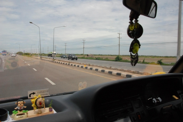 ขายรถตู้หัวจรวด  หลังคาสูง  (หรือแลกสี่ล้อกลาง  กระบะคอกสูง ตอนเดียว)