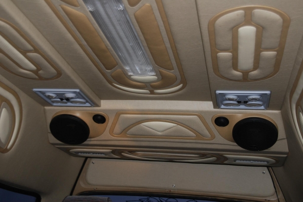 ขายรถตู้หัวจรวด หลังคาสูง (หรือแลกสี่ล้อกลาง กระบะคอกสูง ตอนเดียว) ขายรถตู้หัวจรวด หลังคาสูง (หรือแลกสี่ล้อกลาง กระบะคอกสูง ตอนเดียว)