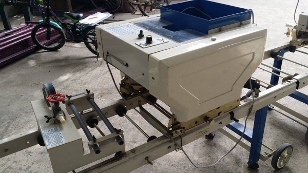 เครื่องโรยเมล็ด ISEKI  เก่าญี่ปุ่น รุ่น HK-40K  สภาพสวยพร้อมใช้งาน