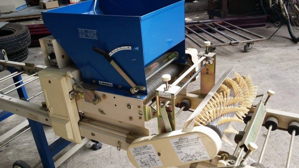 เครื่องโรยเมล็ด ISEKI  เก่าญี่ปุ่น รุ่น HK-40K  สภาพสวยพร้อมใช้งาน