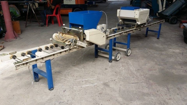 เครื่องโรยเมล็ด ISEKI  เก่าญี่ปุ่น รุ่น HK-40K  สภาพสวยพร้อมใช้งาน