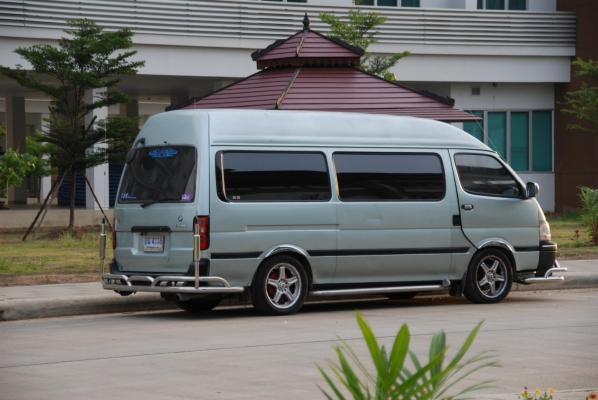 ขายรถตู้หัวจรวด  หลังคาสูง  (หรือแลกสี่ล้อกลาง  กระบะคอกสูง ตอนเดียว)